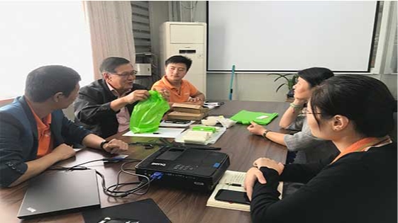 生物降解產(chǎn)品吸引馬來西亞客人來純宇環(huán)保考察